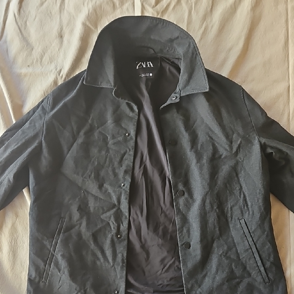 Zara Black Lightweight Shirt Jacket for Versatile Wear